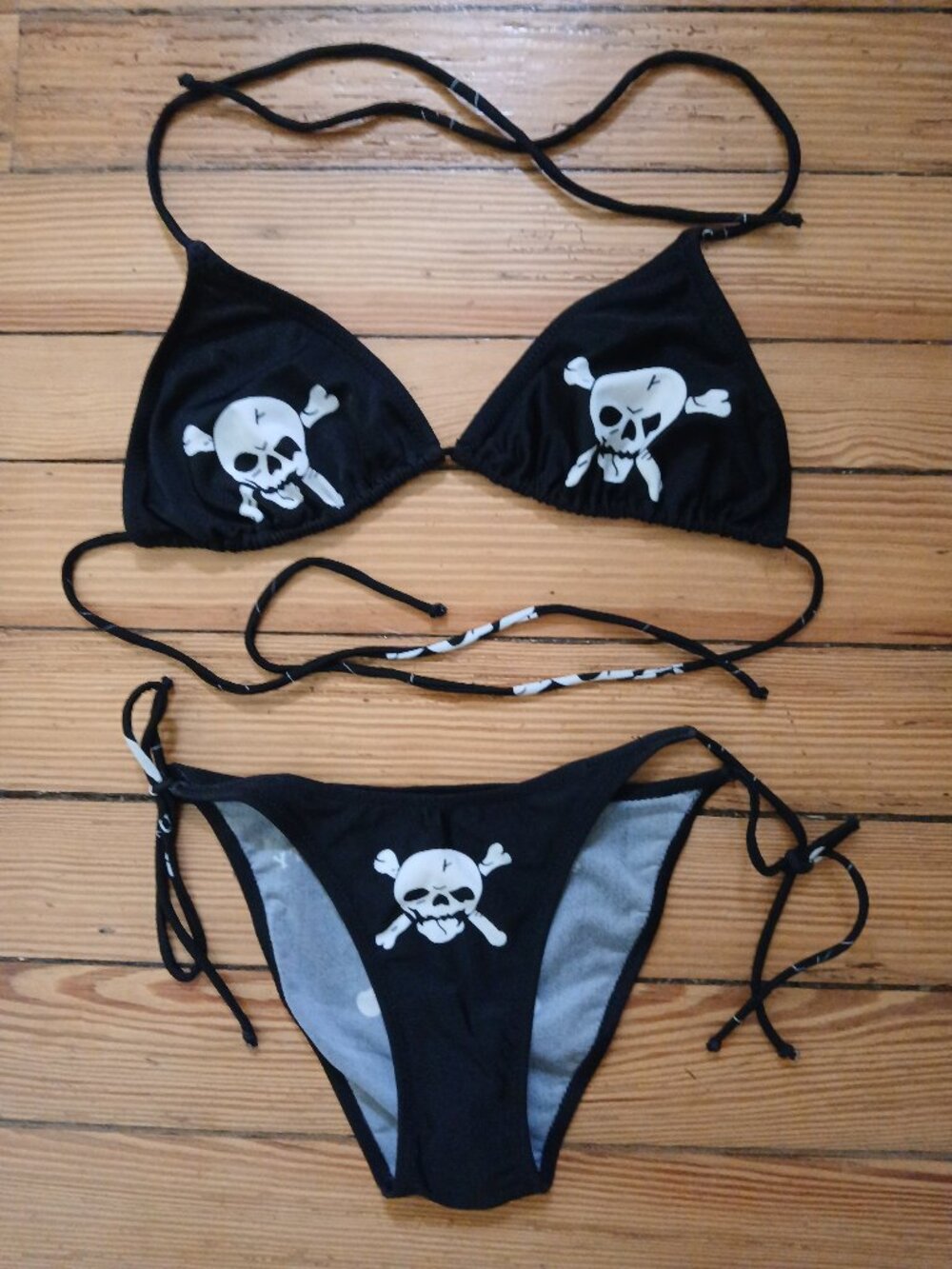 NWT Y2K Skull & Crossbones String Bikini Set - 'Surrender the Booty' Sz M